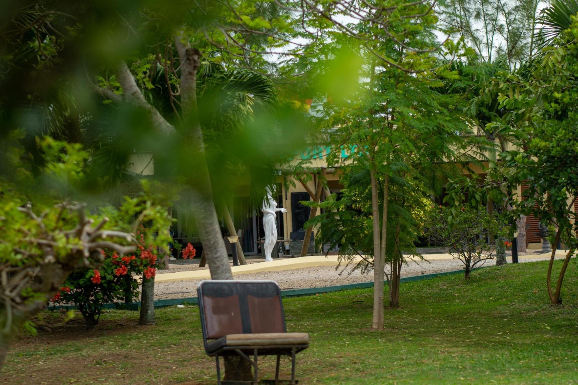 Otf Rooms & Apartments Belle Mare Exterior foto